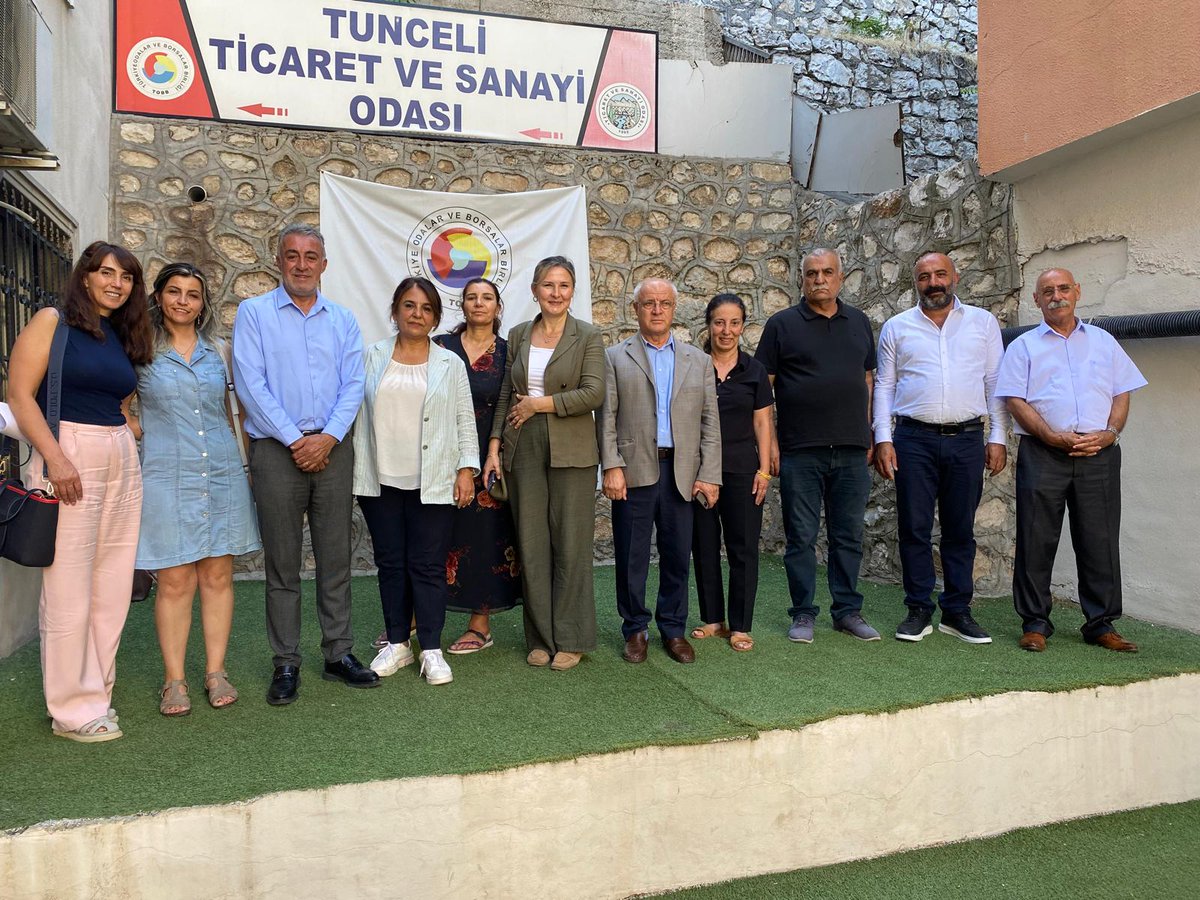 TUNCELİ TİCARET VE SANAYİ ODASI (@tuncelitso) on Twitter photo Cumhuriyet Halk partisi Parti Meclisi Üyesi <a href="/SaniyeBarut/">Av. Saniye Barut</a>, Cumhuriyet Halk partisi Yüksek Disiplin Kurulu Üyesi Ayşin Gülmez, Cumhuriyet Halk partisi Tunceli İl Başkanı Kemal Özcan ve beraberindekiler; Yönetim Kurulu Başkanımız <a href="/hasanmurats/">Hasan Hüseyin COŞKUN</a> ve Yönetim Kurulu Üyemiz Güven Çetin’i Cumhuriyet Halk partisi Parti Meclisi Üyesi <a href="/SaniyeBarut/">Av. Saniye Barut</a>, Cumhuriyet Halk partisi Yüksek Disiplin Kurulu Üyesi Ayşin Gülmez, Cumhuriyet Halk partisi Tunceli İl Başkanı Kemal Özcan ve beraberindekiler; Yönetim Kurulu Başkanımız <a href="/hasanmurats/">Hasan Hüseyin COŞKUN</a> ve Yönetim Kurulu Üyemiz Güven Çetin’i