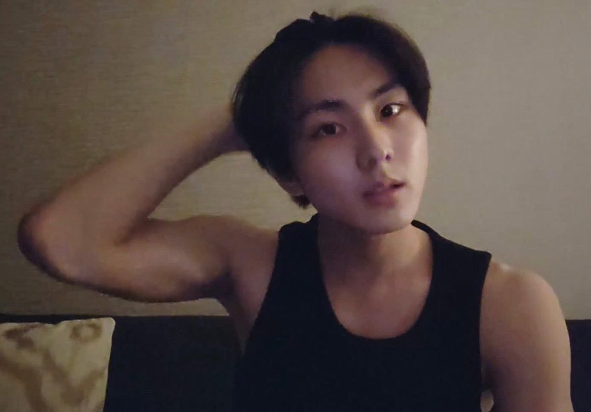 hoonnav's tweet image. 。。。숨이 막히는 침묵 속에서 나는 아무 말도 하지 못했다 고요함마저 나를 짓눌렀다。。。