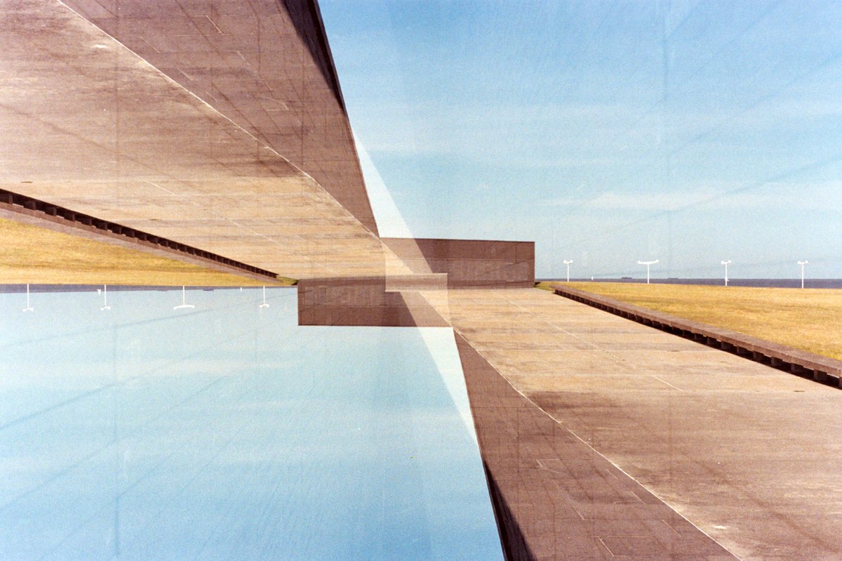 Mindscape - Daydream N°51

this is my entry for the #photoliminal event by <a href="/LumineersX/">Lumineers</a> 

Nikon Fm - Kodak 400

10 editions - link on comments