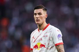 United No1 Fan (@godwinuchm) on Twitter photo "๐จ BREAKING: Man United have fired back at Newcastle's bid for Benjamin ล eลกko with a โฌ85m (ยฃ74m) offerโโฌ75m upfront + โฌ10m add-ons, per <a href="/FabrizioRomano/">Fabrizio Romano</a>. Leipzig want โฌ90m & a sell-on clause. Will ล eลกko pick Unitedโs project or Newcastleโs UCL football? ๐ดโซ #MUFC #NUFC "๐จ BREAKING: Man United have fired back at Newcastle's bid for Benjamin ล eลกko with a โฌ85m (ยฃ74m) offerโโฌ75m upfront + โฌ10m add-ons, per <a href="/FabrizioRomano/">Fabrizio Romano</a>. Leipzig want โฌ90m & a sell-on clause. Will ล eลกko pick Unitedโs project or Newcastleโs UCL football? ๐ดโซ #MUFC #NUFC