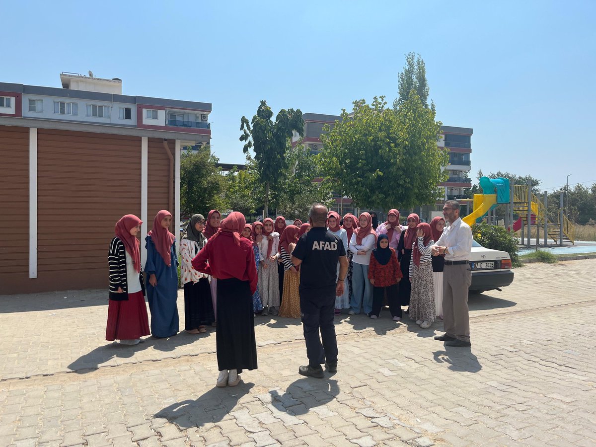 Eğitmenlerimiz tarafından İncirliova İlçe Müftülüğüne bağlı Kur’an kursu öğrencilerine yönelik afet farkındalık eğitimi gerçekleştirildi. Eğitimin ardından uygulanan tahliye tatbikatı ile teorik bilgiler pekiştirildi.
.
.
.
@afadbaskanlik 

#AydınAFAD #AFAD #AfetFarkındalık