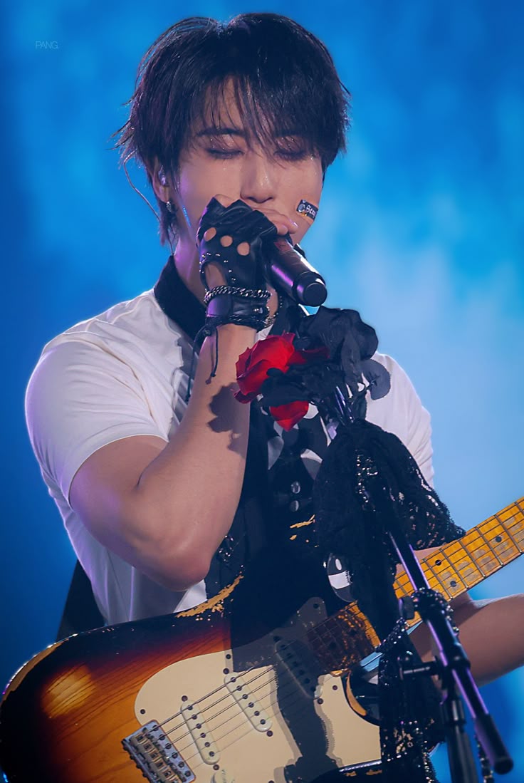 첫 hold my hand         마지막 hold my hand