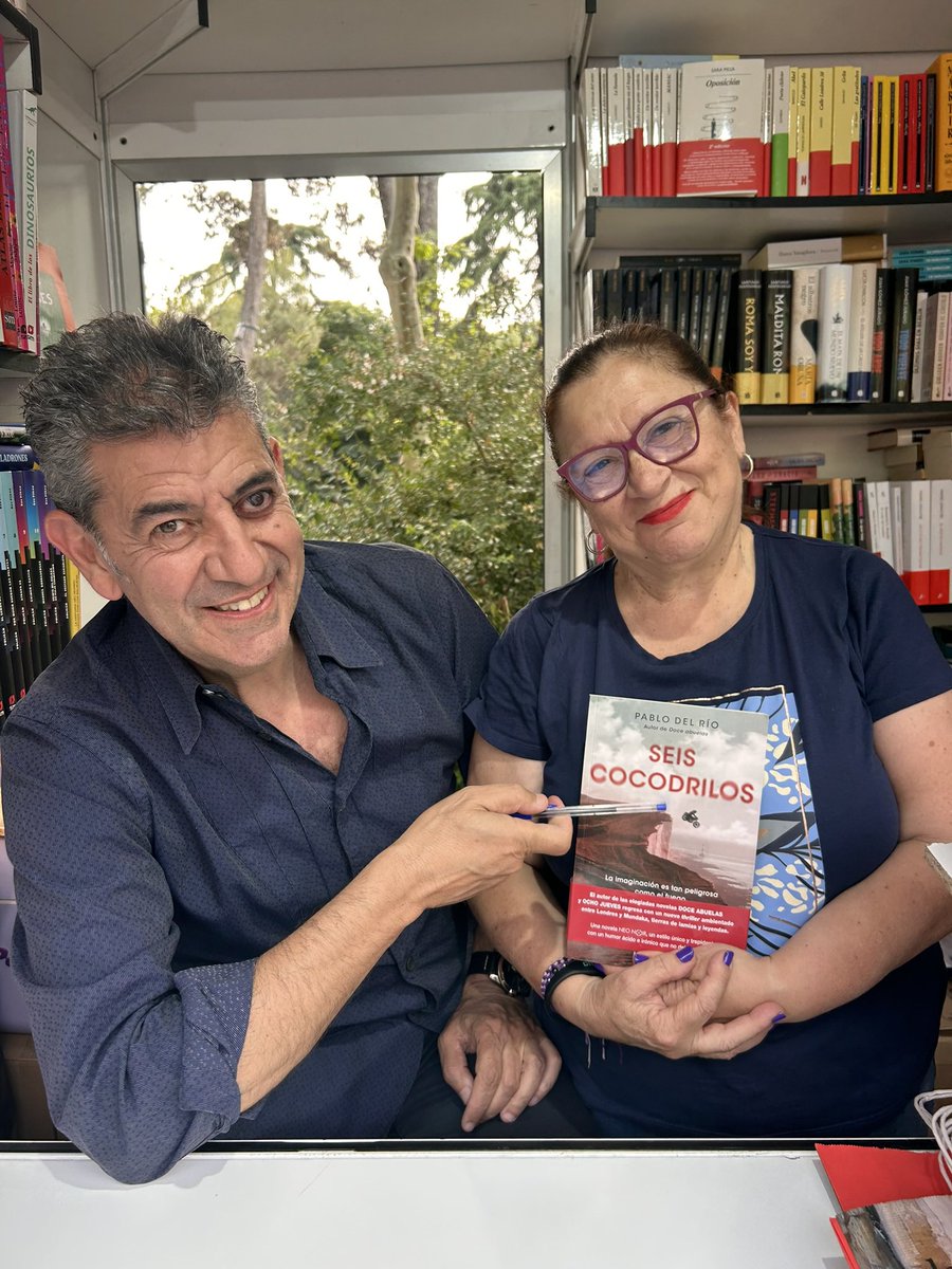Pepa Locura de libros (@locuradelibros) on Twitter photo SEIS COCODRILOS
<a href="/pablodelrio64/">Pablo del Río</a> <a href="/MaevaEdiciones/">Ediciones Maeva</a>
Es novela negra, sí, pero también es un retrato de vidas enredadas, de heridas antiguas que no terminan de cerrar, de casualidades que quizá no lo son tanto. Hay suspense, claro… pero también ternura… 👇
instagram.com/p/DM9_Xa_szie/… SEIS COCODRILOS
<a href="/pablodelrio64/">Pablo del Río</a> <a href="/MaevaEdiciones/">Ediciones Maeva</a>
Es novela negra, sí, pero también es un retrato de vidas enredadas, de heridas antiguas que no terminan de cerrar, de casualidades que quizá no lo son tanto. Hay suspense, claro… pero también ternura… 👇
instagram.com/p/DM9_Xa_szie/…