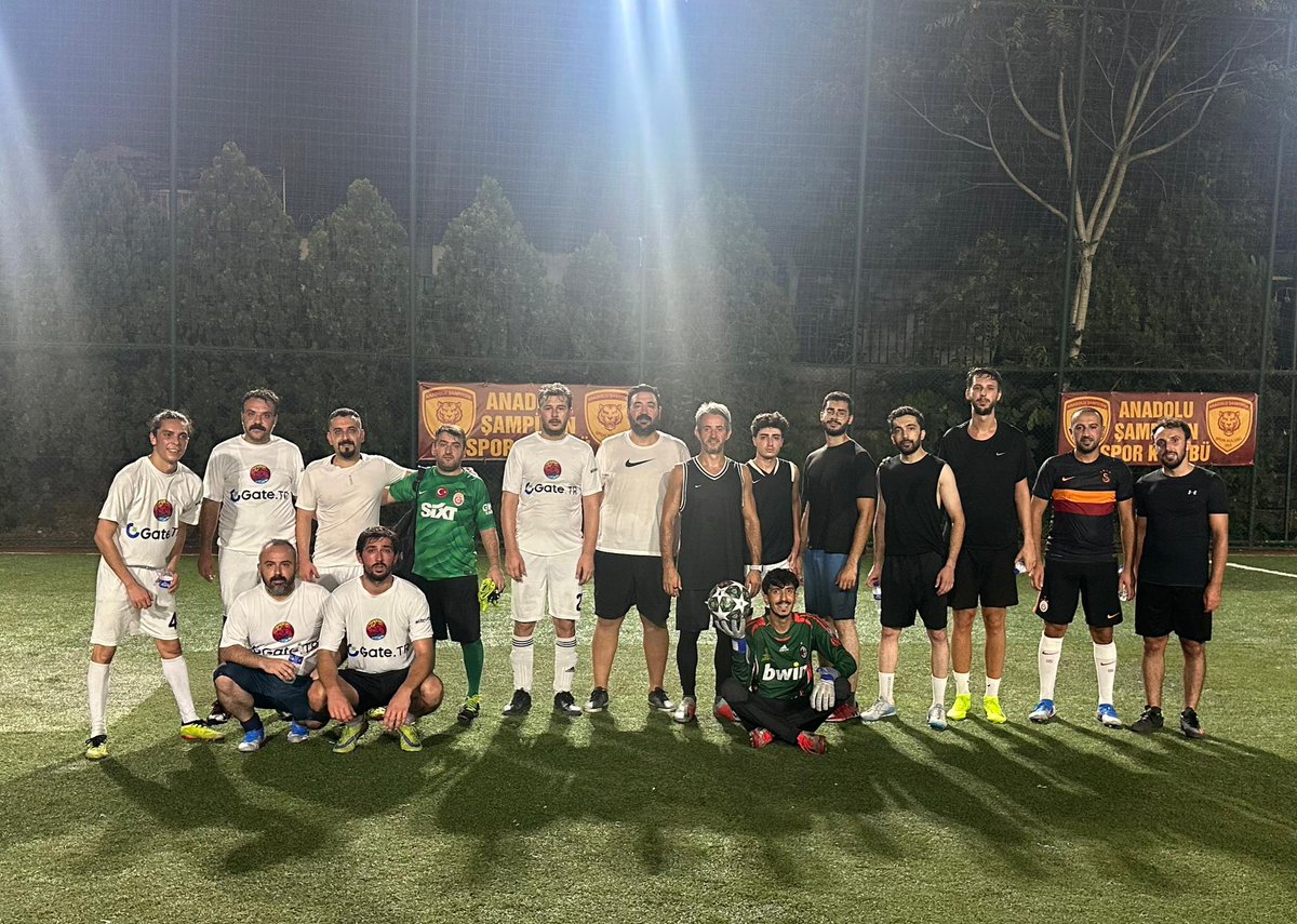 ⚽️ Her hafta düzenlediğimiz halı saha maçımız tamamlandı! 🏟️

Son derece çekişmeli geçen karşılaşmada siyah takım 13-11 galip geldi.🏆