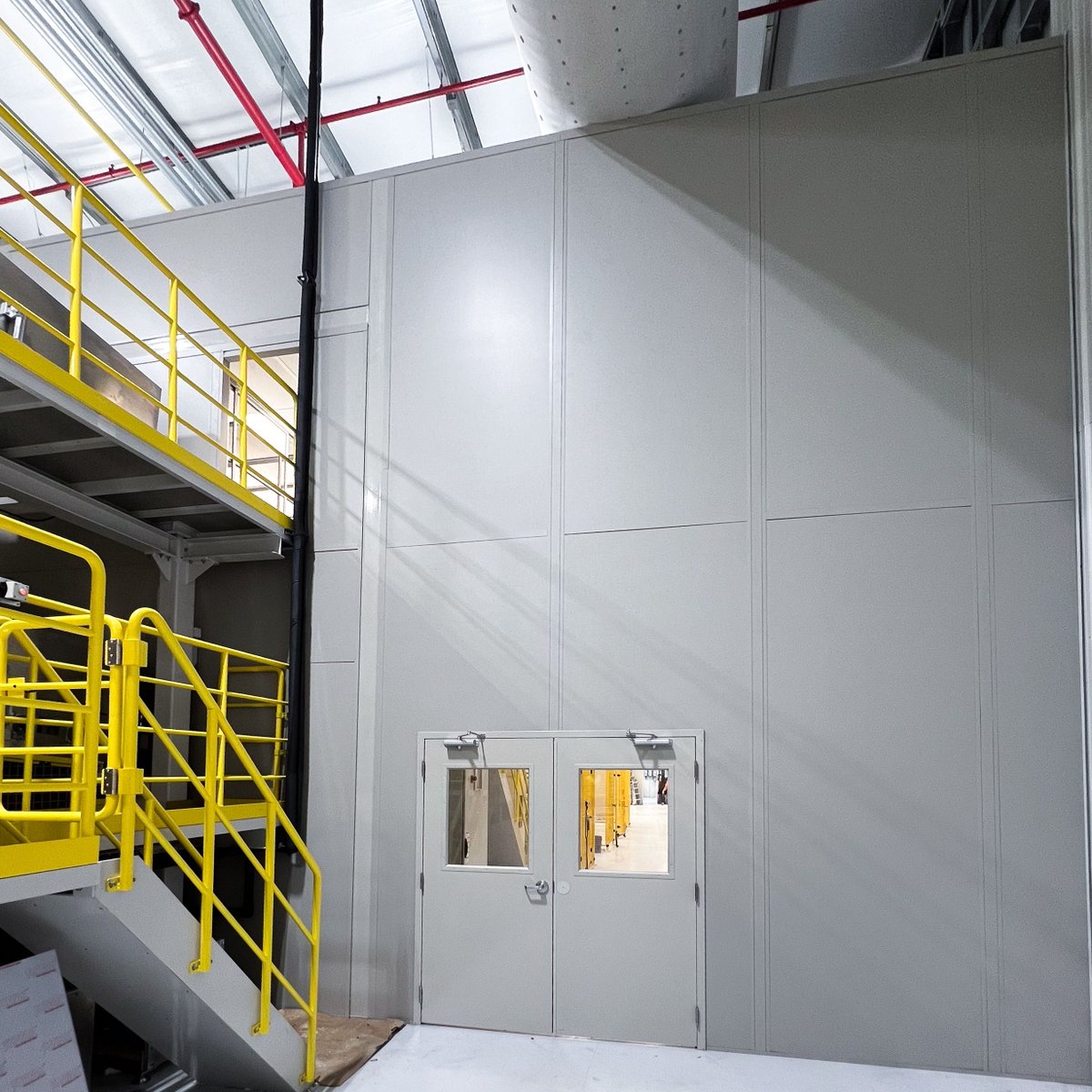 Go vertical. Our tall modular walls give your facility the height and flexibility it needs.
panelbuilt.com/products/tall-…