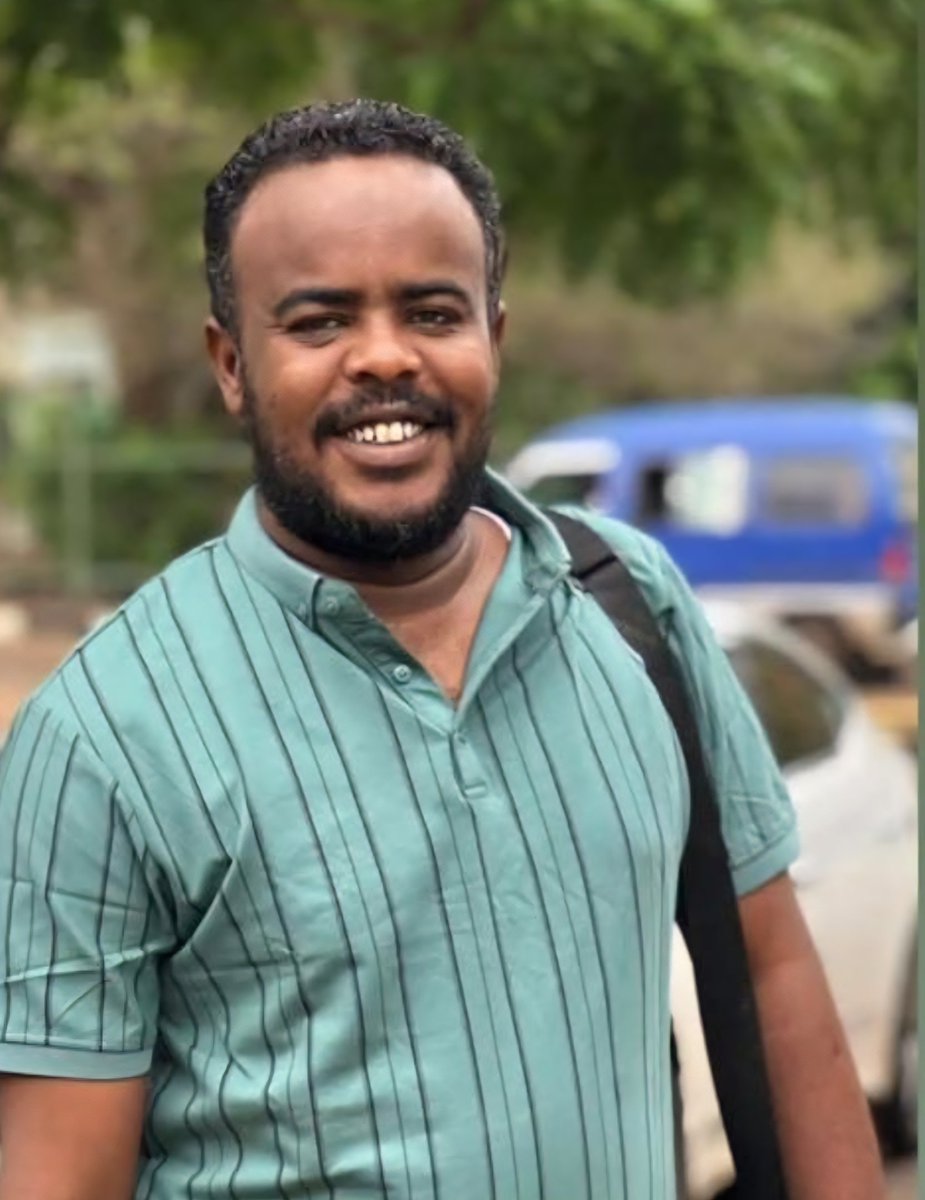 🟢كلمة حق في حق <a href="/AbwTh89838/">عبدالرؤوف طه علي</a>
🟢عبد الرؤوف علي طه... حين تصبح الكلمة موقفًا

في زمنٍ أصبحت فيه الأقلام تُشترى، والمواقف تُستأجر، والضمائر تُجمّد على طاولات السياسة والمال، يبرز اسم عبد الرؤوف علي طه كأيقونة مختلفة، صوتًا لا يشبه الضجيج من حوله، وكلمةً لم تدخل سوق المساومة.

عبد