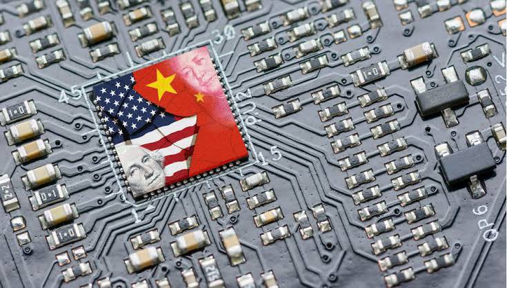 thePulseGlobal's tweet image. 🚩 Two Chinese nationals are arrested in the US for smuggling AI chips to China. The chips are reportedly worth tens of millions of dollars. #USChina #TechCrime 🤖