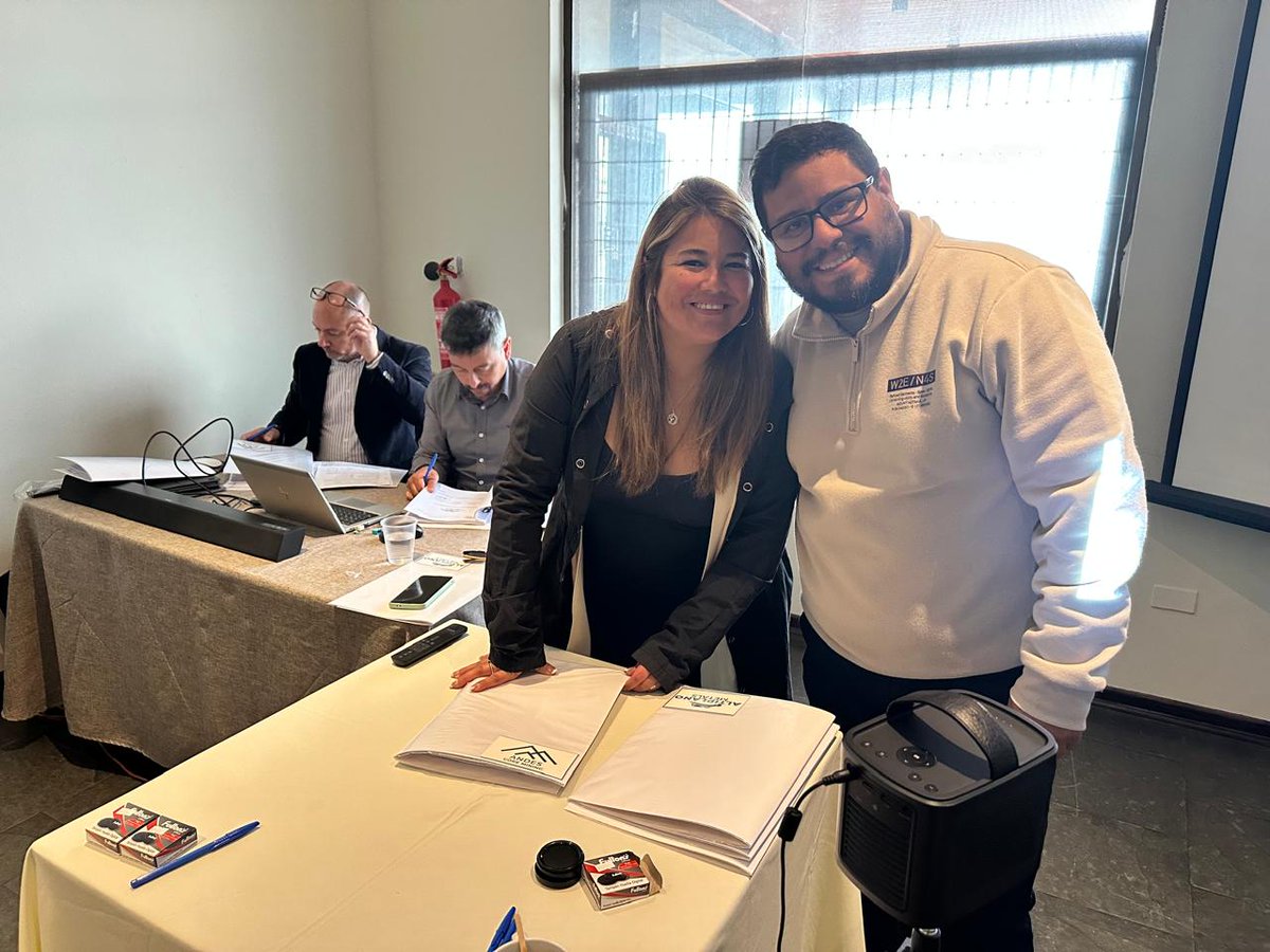 AltiplanoMetals's tweet image. Last week, we officially kicked off the Santa Beatriz Project with an exciting event bringing together the Altiplano and Andes Core Mining teams.

We presented the project to all workers and shared key policies, procedures to ensure a successful and safe operation from day 1.