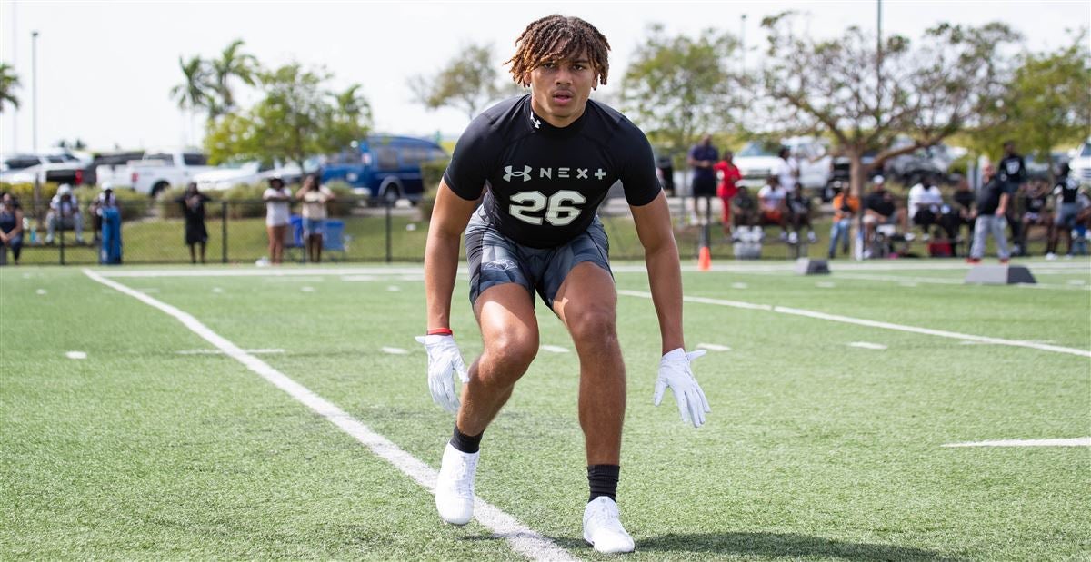 DgdNews247's tweet image. Miami and Texas are both working to flip Georgia commit Justice Fitzpatrick.
That’s nothing new. Miami literally just waits to see who Georgia offers.
#GoDawgs #DGDNews247 #RecruitingUpdate