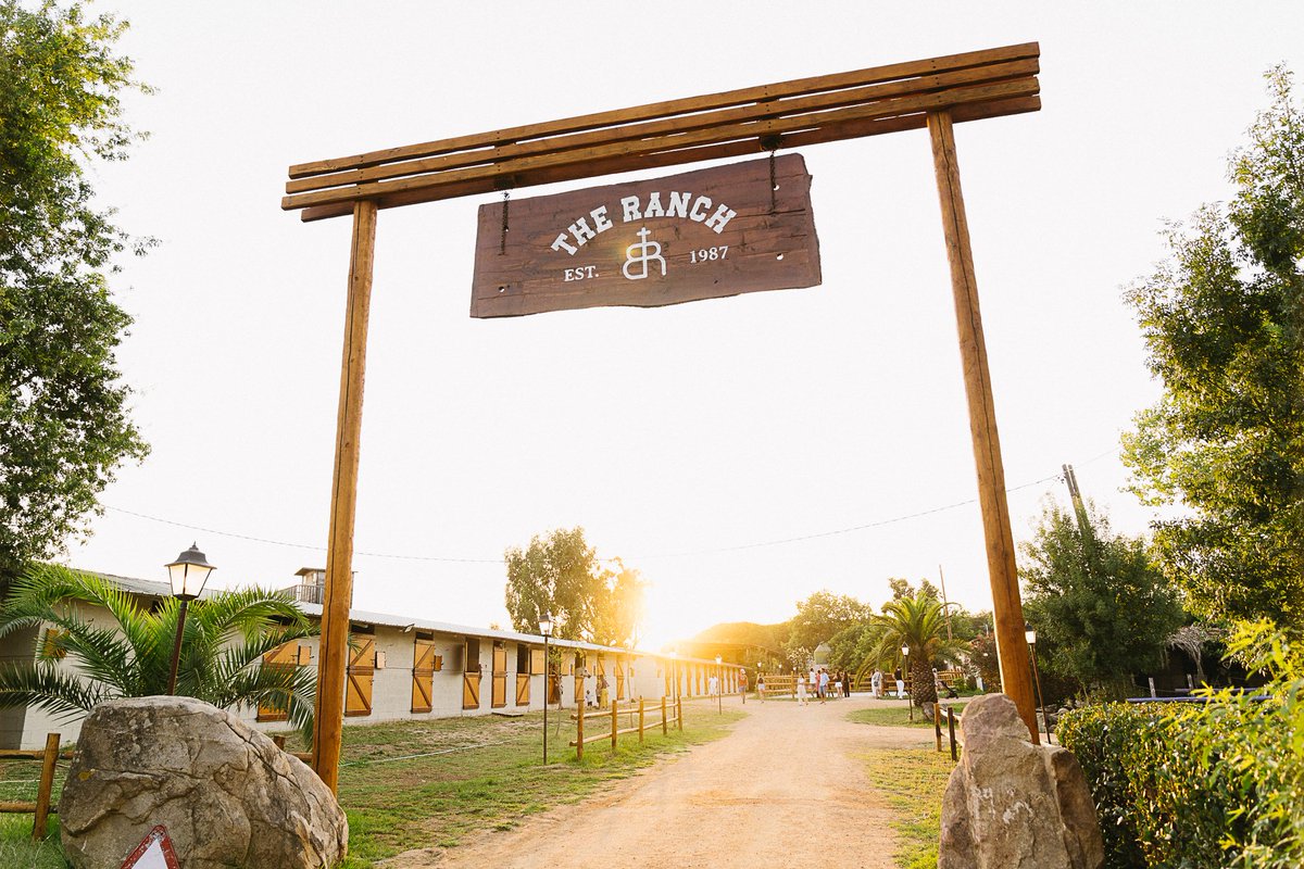 ✨Et ve de gust una tarda diferent? A La Santa hi trobaràs creativitat, tendència i molt talent! 🎨 Descobreix roba, complements, decoració i objectes únics que t’enamoraran 🛍️ T’esperem entre parades amb encant i molt bon rotllo, a partir de les 18h! ✨