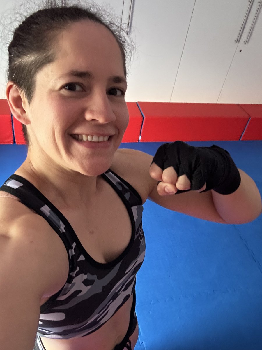 SophiaMirabilis's tweet image. Guess what? I teached some guys a lesson in Düsseldorf! Are you a handsome gentleman or do you need some behavioral „correction“? 😈😇
#mixedwrestling #bdsm #domina #dominatrix #bellypunching #bellypunchfetish #submission