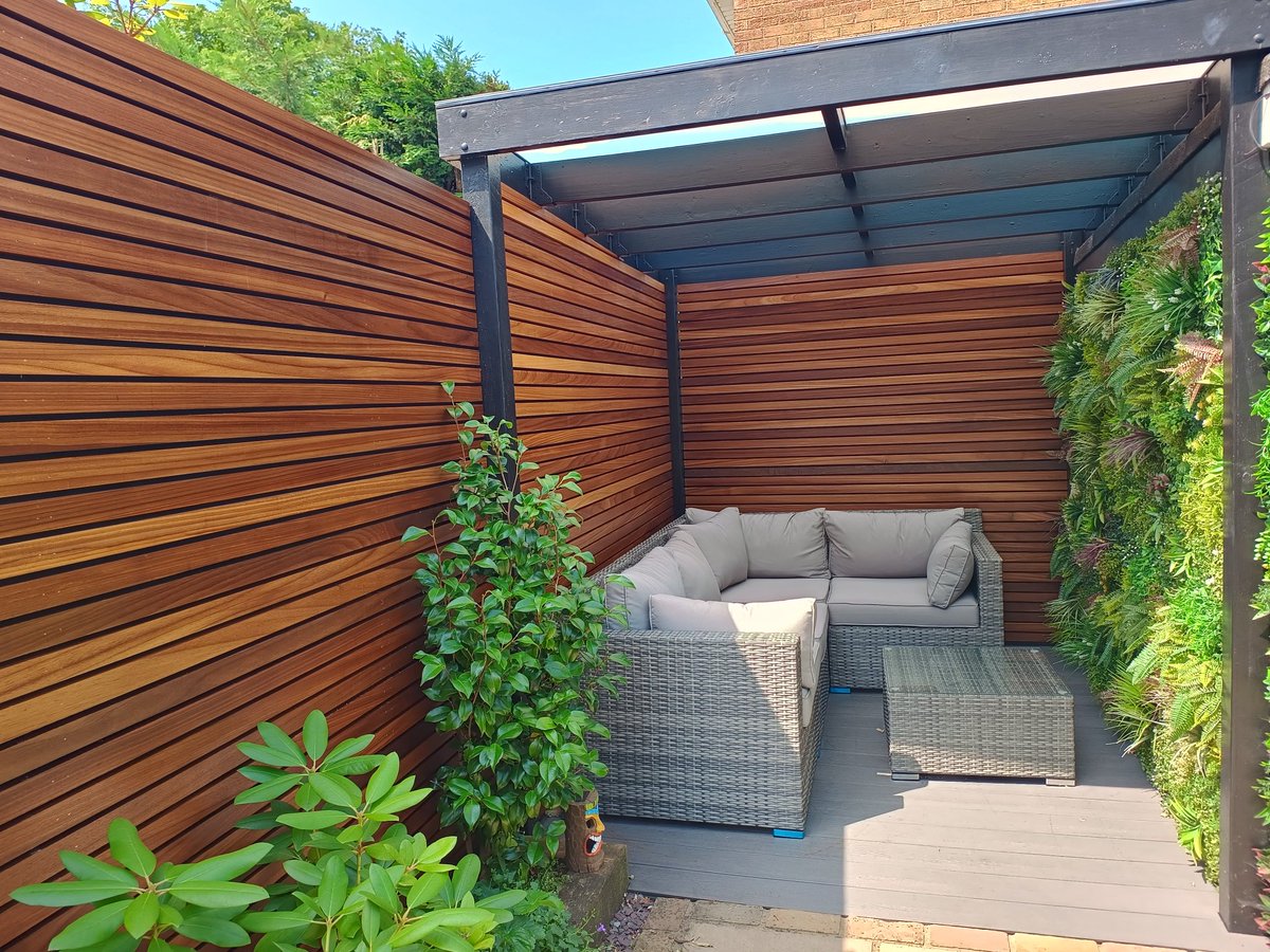 southgatetimber's tweet image. Stunning garden makeover using Thermo Ayous fencing, finished with Osmo UV Protection Oil for that rich, lasting tone 
Modern, sleek, and built to last.

#thermoayous #osmouvprotectionoil #gardenprivacy #timberfencing #modernfence #southgatetimber #landscapedesign #outdoorliving
