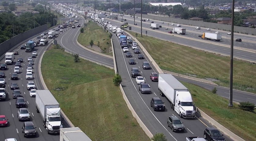 #TRAFFIC: Police Investigation After Person Found Deceased On📍Hwy401 EB Express At Keele St In Toronto. OPP And Toronto Police Investigating, Not A Criminal Matter. 
⛔️All Lanes Closed. 🕊️🌺