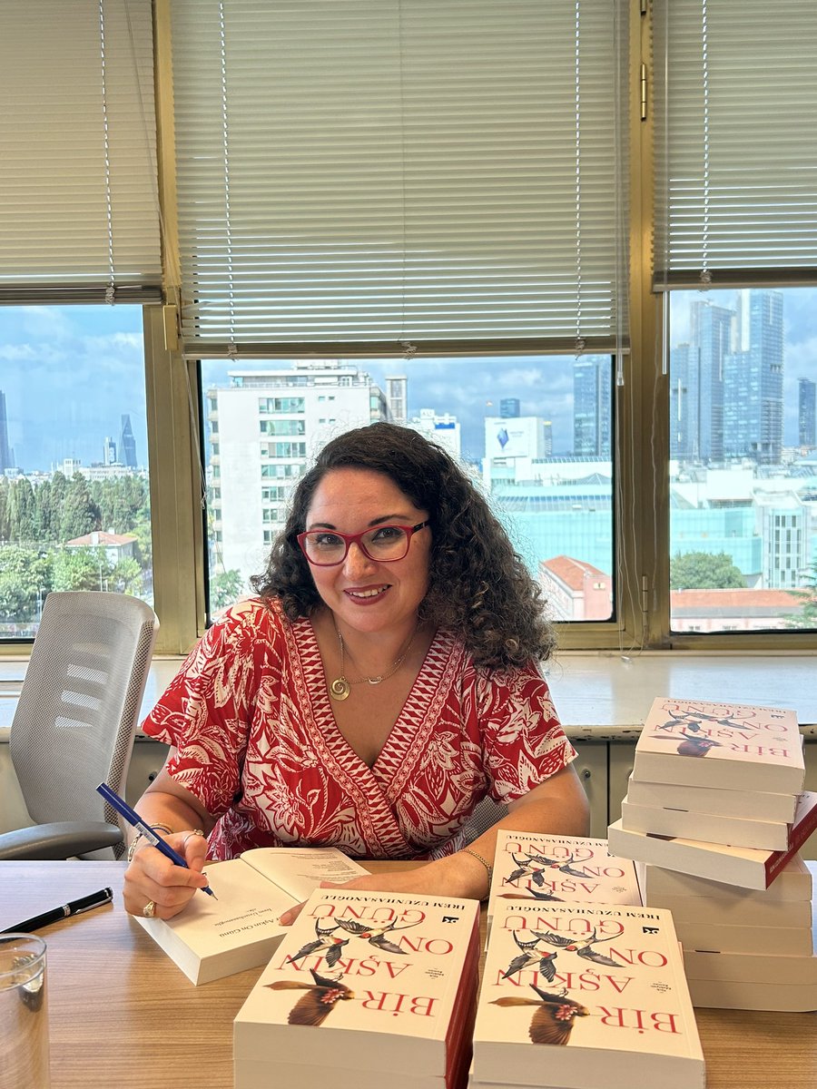 irem uzunhasanoğlu (@irem_uz) on Twitter photo Bir Aşkın On Günü'yle ilk karşılaşmamız bugün yayınevinde gerçekleşti ❤️ İlk imzalar atıldı, ilk söyleşiler planlandı, dilekler dilendi, artık heyecanla okur yorumları bekleniyor. Yarın online satışta, hafta sonu tüm kitapçılarda 🍀 <a href="/dogan_kitap/">Doğan Kitap</a> Bir Aşkın On Günü'yle ilk karşılaşmamız bugün yayınevinde gerçekleşti ❤️ İlk imzalar atıldı, ilk söyleşiler planlandı, dilekler dilendi, artık heyecanla okur yorumları bekleniyor. Yarın online satışta, hafta sonu tüm kitapçılarda 🍀 <a href="/dogan_kitap/">Doğan Kitap</a>