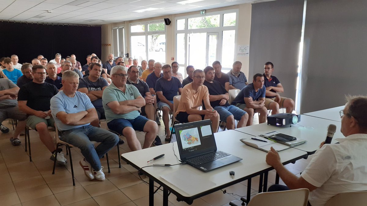 FDSEA Vendée (@fdseavendee) on Twitter photo 🗓A un mois de l'audience à la cour administrative d'appel de Bordeaux du procès AUP ⚖ réunion d'info dans le bocage vendéen pour défense de l'irrigation <a href="/ChambagriPdL/">Chambres agri PdL</a> #FDSEAVendee <a href="/JAVendee/">JA de Vendée</a> déterminés à défendre ses moyens de production. Irrigation=2% de l'eau de pluie du 85 💧 🗓A un mois de l'audience à la cour administrative d'appel de Bordeaux du procès AUP ⚖ réunion d'info dans le bocage vendéen pour défense de l'irrigation <a href="/ChambagriPdL/">Chambres agri PdL</a> #FDSEAVendee <a href="/JAVendee/">JA de Vendée</a> déterminés à défendre ses moyens de production. Irrigation=2% de l'eau de pluie du 85 💧