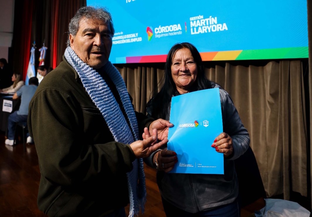 Celebramos junto a casi 200 familias que ya son legítimas propietarias de sus viviendas. 

Junto a <a href="/PasseriniOk/">Daniel Passerini</a> entregamos escrituras definitivas a familias de 12 barrios de la ciudad de #Córdoba.
A través del programa provincial #TuCasaTuEscritura vecinos y vecinas acceden, de