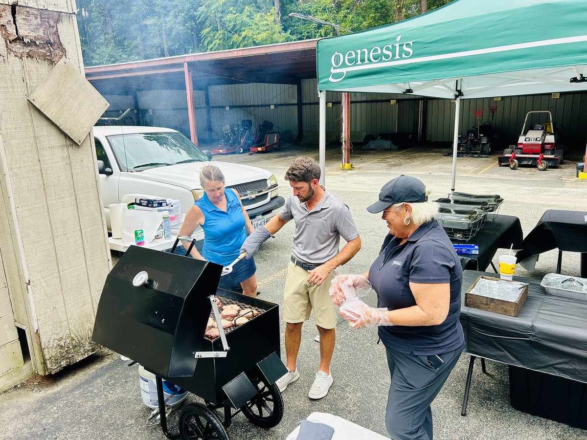 genesis_dist's tweet image. We cooked up lunch for the crew at Kingsmill Resort in Williamsburg Virginia today, with our new Genesis South grill-tour trailer.🔥

Thank you to NuFarm &amp;amp; Chris Fronczek for sponsoring!⛳️

#GrillTour2025 #Cookout #Golf #Summer