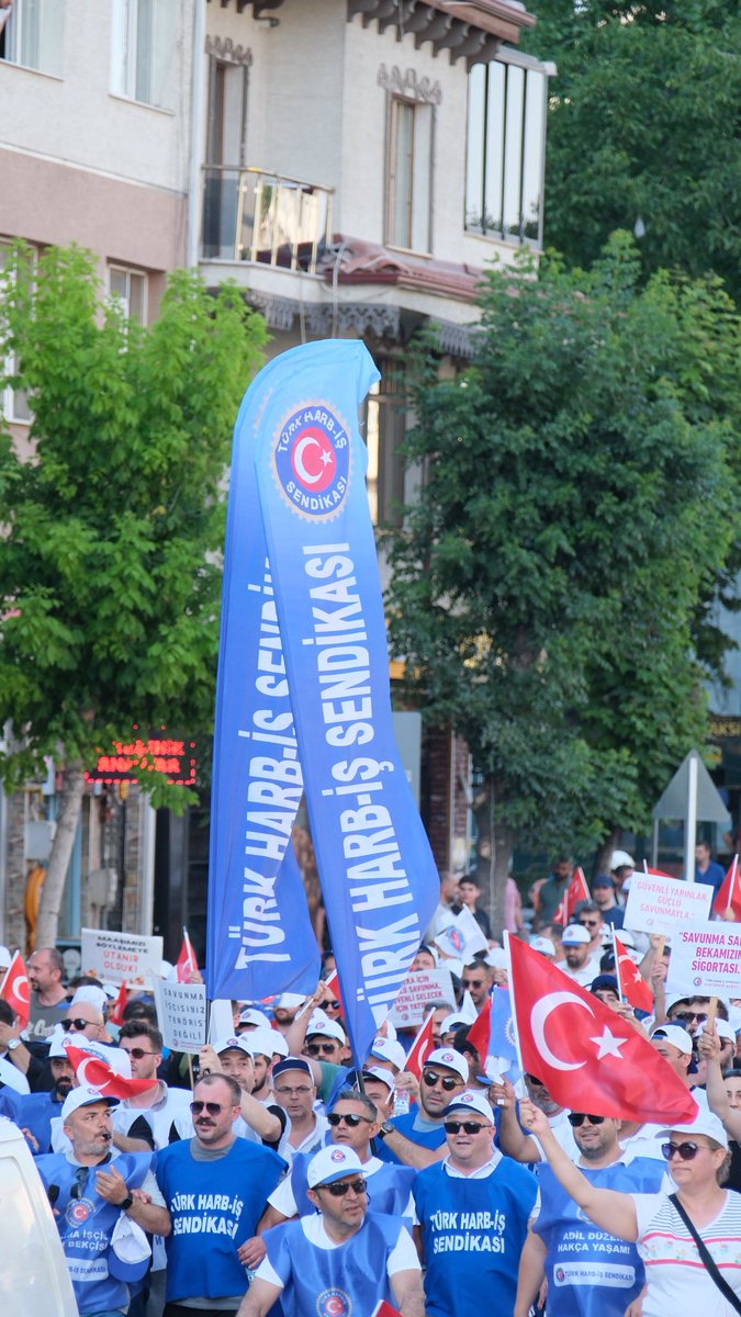 Harbiseskisehir's tweet photo. Bu rezil protokolü savunmaya çalışanlara söylüyoruz:
Ev kiramı siz ödeyin, çocuk bezini siz alın, eti siz alın da görelim nasıl “yeterli”ymiş!
#KÇPyetersizSavunmaİşçisineEkZam https://t.co/BJb1CJcF3v