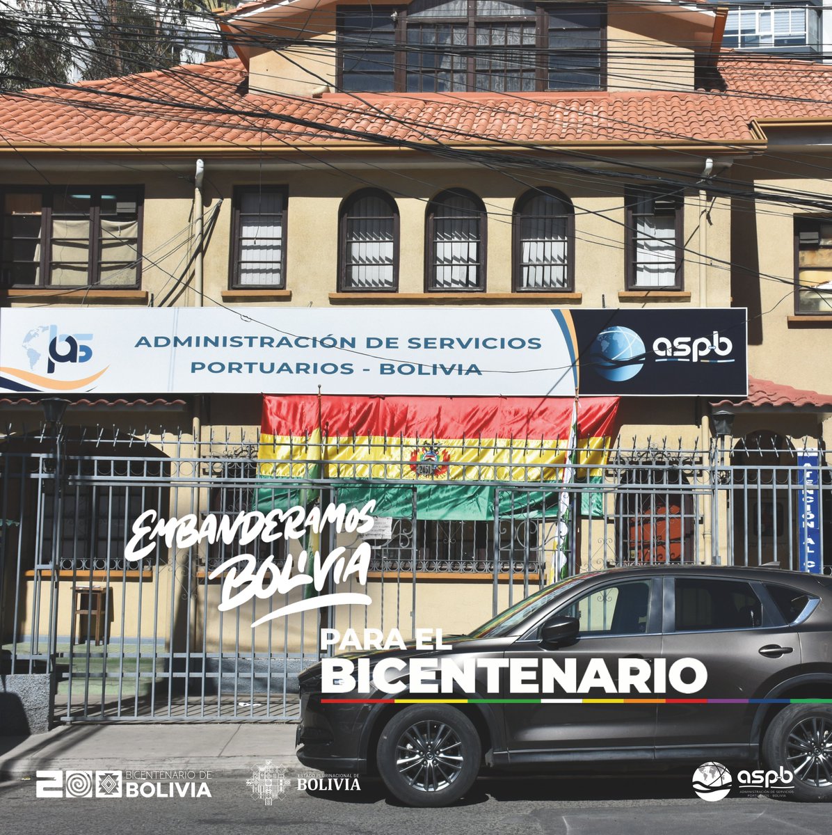 #ASPB | En cumplimiento al Decreto Supremo N°5307 que declara el “2025 Bicentenario de Bolivia”, se establece el embanderamiento en el territorio nacional de todos los edificios públicos y privados, viviendas, plazas, parques, plazuelas y rotondas.
#UnidosEnElBicentenario