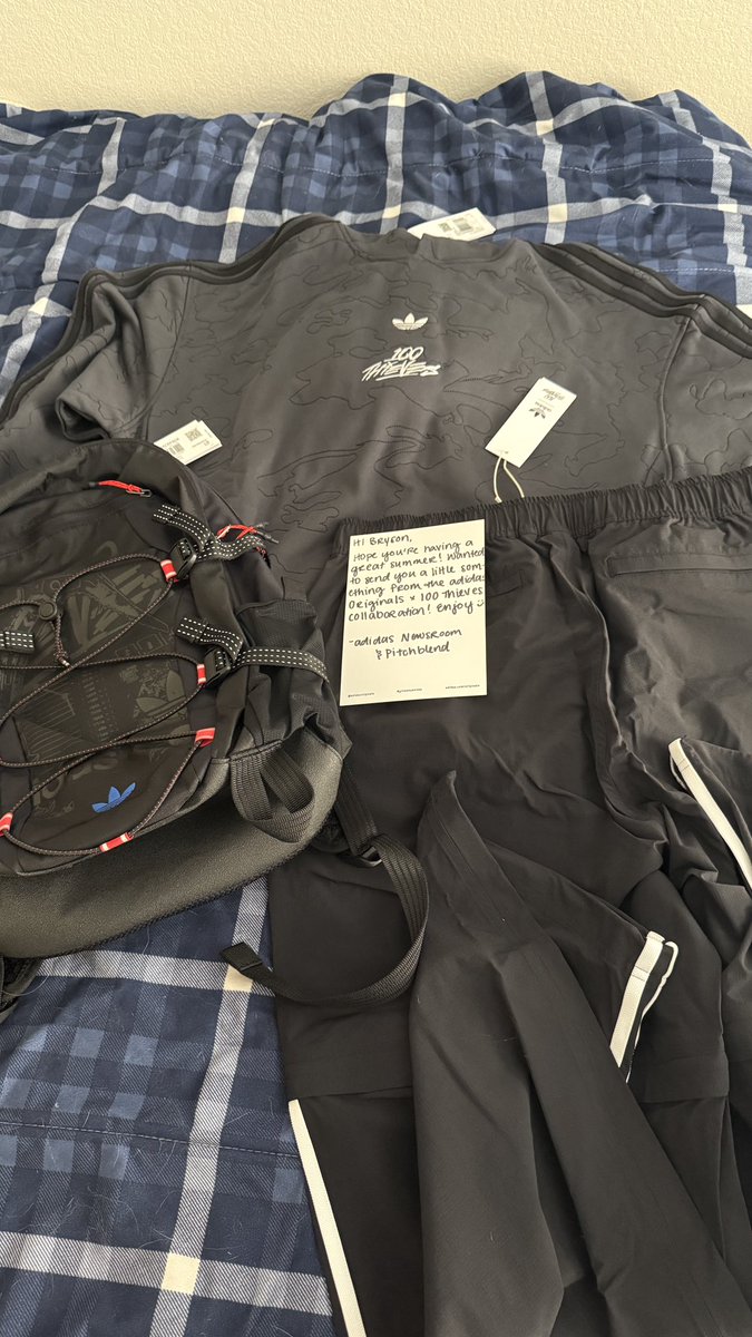 Got a random <a href="/100Thieves/">100 Thieves</a> care package in the mail today from their <a href="/adidasoriginals/">adidas Originals</a> collaboration.

Stoked about this 👀
