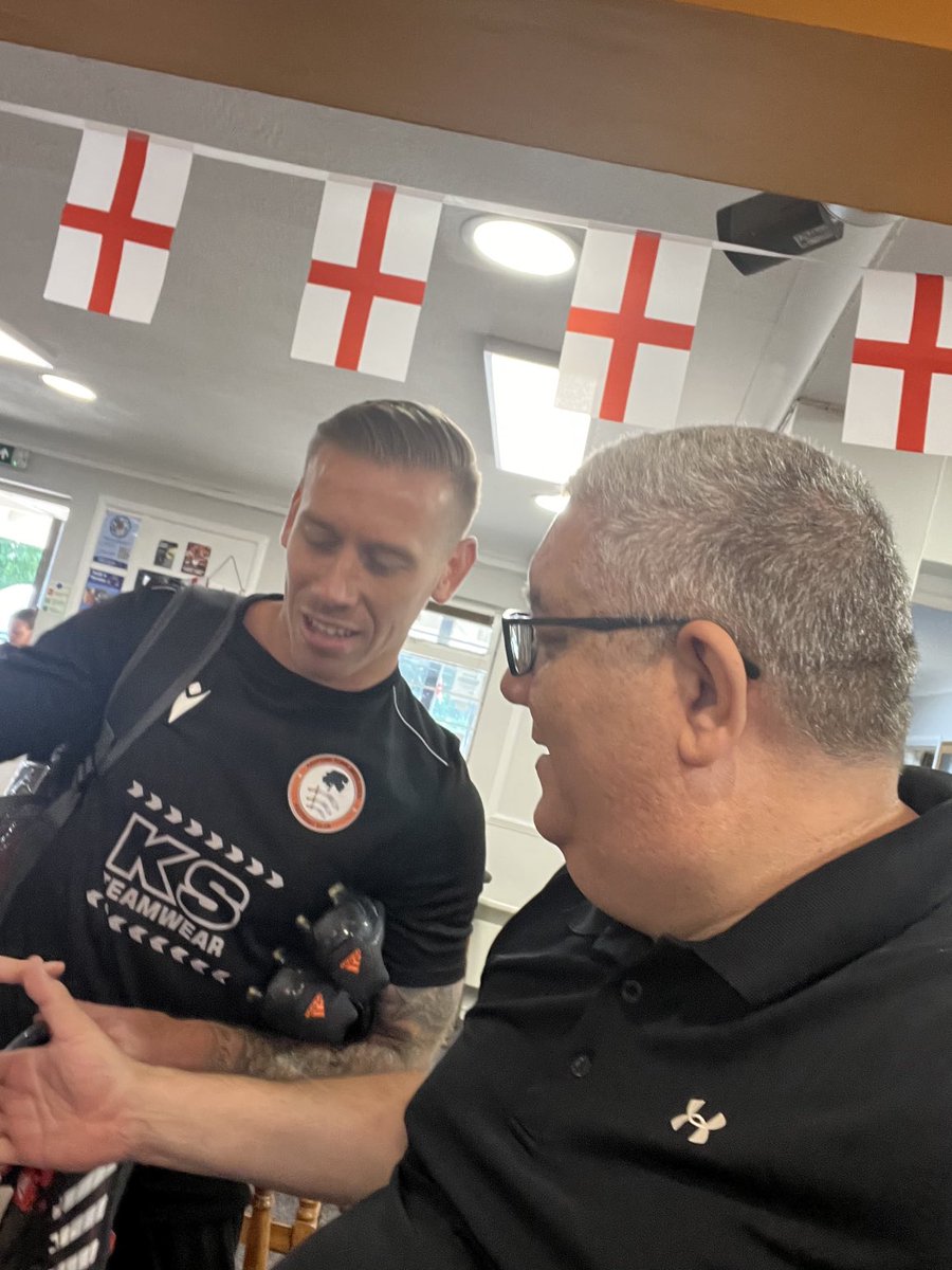 Great catching up with ⁦<a href="/ashfordtownmx/">Ashford Town (Middlesex) FC</a>⁩ Captain ⁦<a href="/Lukeyells/">Luke Elliott</a>⁩ ahead of kick off, good luck tonight my friend