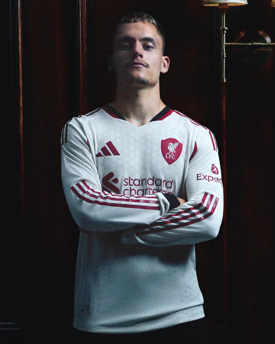 LFCNewsFRA's tweet image. 𝗖𝗢𝗡𝗖𝗢𝗨𝗥𝗦 ! 🎁

Tente de remporter un des deux maillots au choix de Liverpool cette saison ! 🔴

Pour participer au concours conditions sont simples ! 

- S'abonner 
- RT, FAV ce tweet
- @ un ami en commentaire.

Le tirage au sort s'effectuera le 31/08/25.
Bonne chance à…