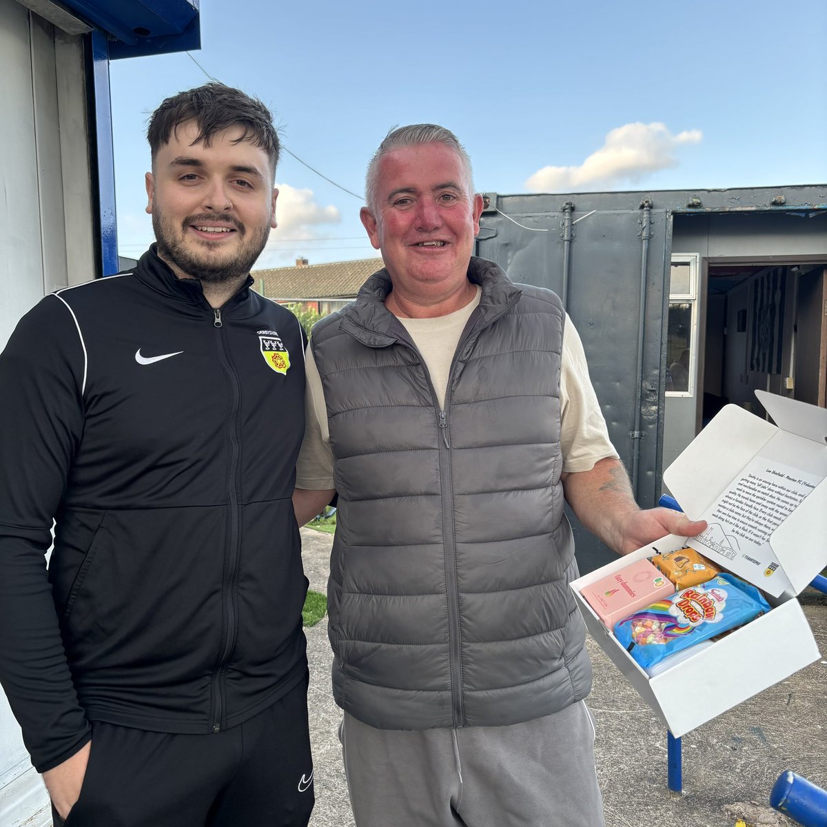 Derbyshire FA (@derbyshirefa) on Twitter photo A huge congratulations to our <a href="/teamfeepay/">TeamFeePay</a> Volunteer of the Month, Lee Shinfield of <a href="/pinxtonfc1/">Pinxton FC</a> 👏🎁
Lee puts in hours of hard-work as club groundsman, ensuring the pitch is in a quality state for every matchday 🚜
#FootballHeroes 🏆 A huge congratulations to our <a href="/teamfeepay/">TeamFeePay</a> Volunteer of the Month, Lee Shinfield of <a href="/pinxtonfc1/">Pinxton FC</a> 👏🎁
Lee puts in hours of hard-work as club groundsman, ensuring the pitch is in a quality state for every matchday 🚜
#FootballHeroes 🏆