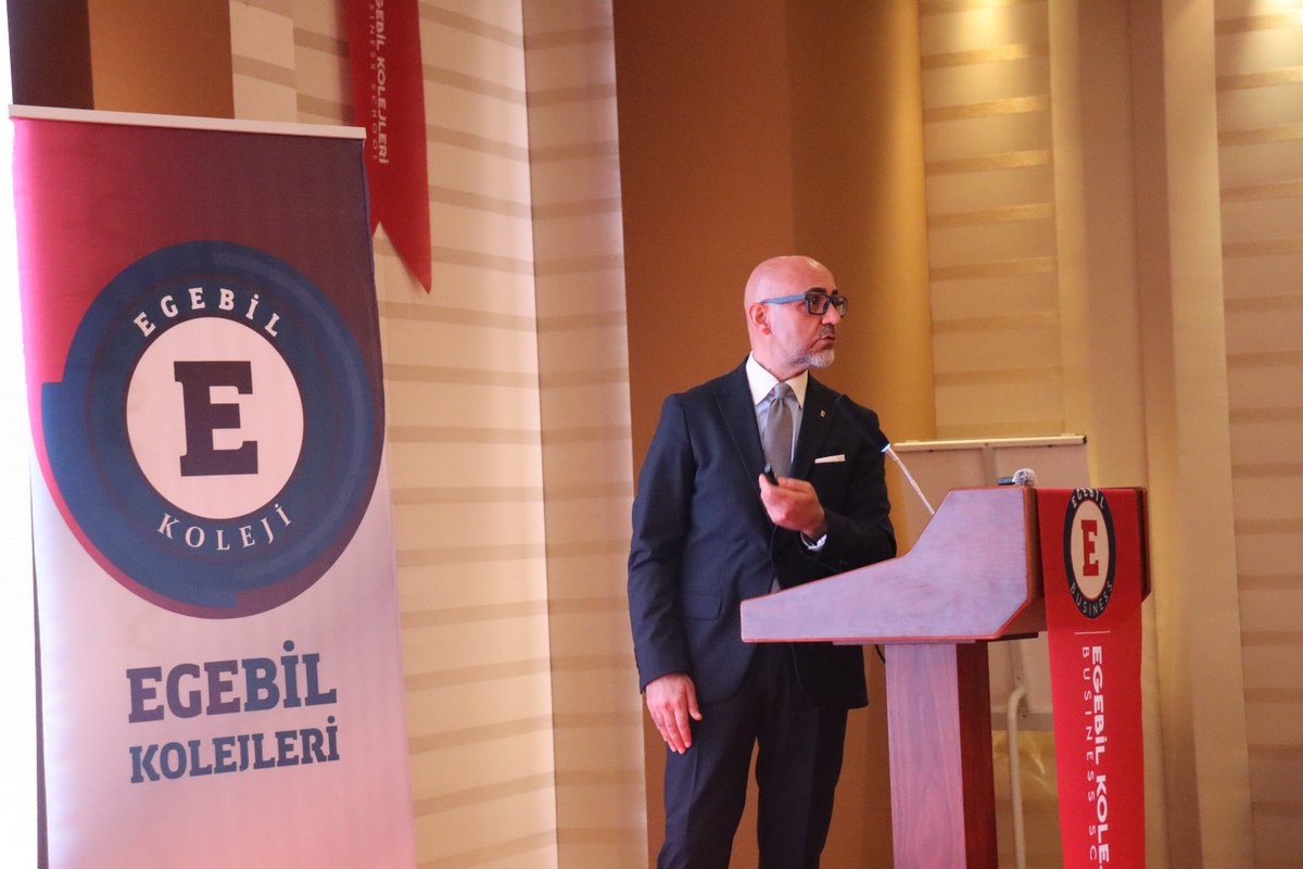 egebilkolejleri's tweet photo. Yönetim Kurulu Başkanımız Sn. Faruk TATAR'ın sunumu ile
programın sonuna, yeni başlangıçların eşiğine geldik.
"Çay koyun, yeniden başlıyoruz! 😎"
#egebil #EğitiminZirvesi #GOZX #ZirvedeBuluşalım #GeleceğinÖğretimiZirvesi https://t.co/JBVgcjfkhF