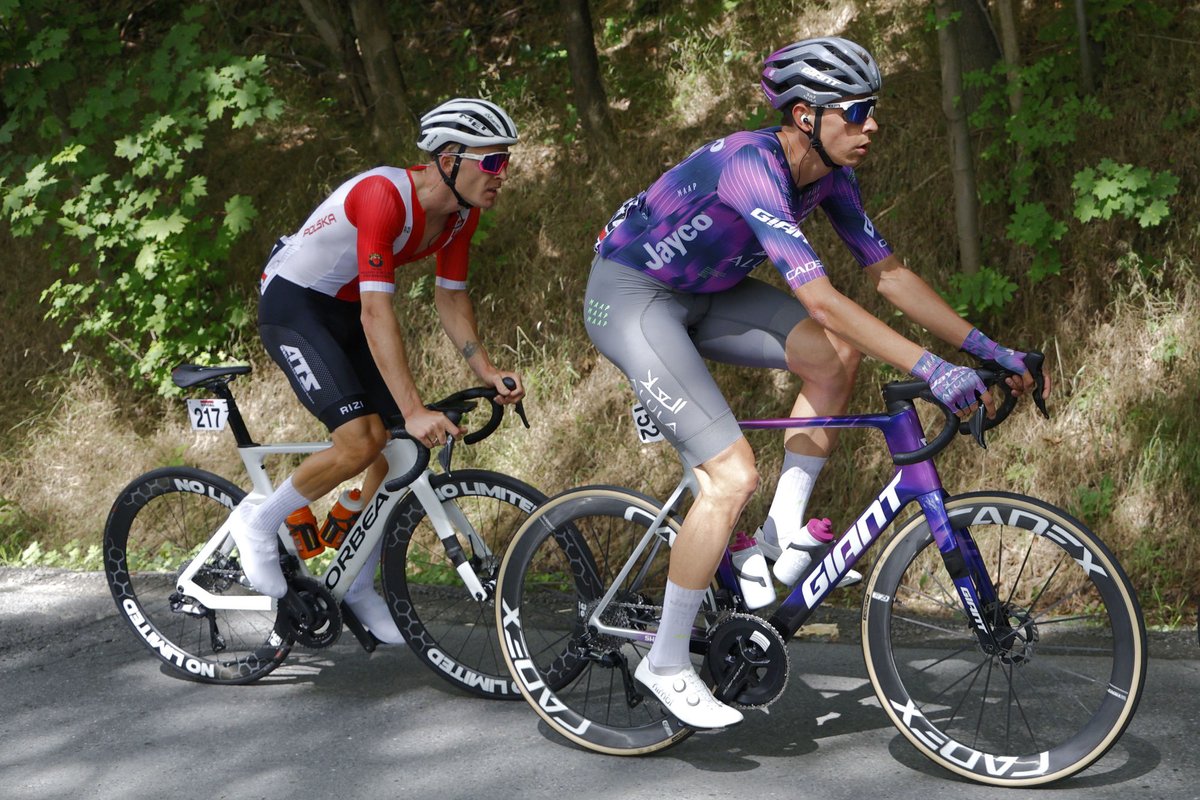 🇵🇱 #TourDePologne 

The peloton picks up the pace and has Patrick Gamper in its sights. 👀

With 16km to go, there is a solo leader.