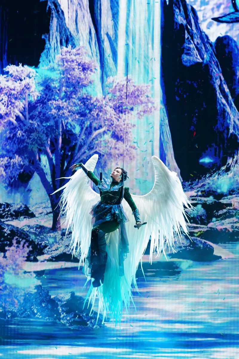 rosecastleforpk's tweet photo. 02/08/2025 - The 1st Starbucks’ Concert in VietNam 🧜🏻‍♀️💓SIREN CALLING 💓🧜🏻‍♀️

I always thought Sirens were just mythical creatures 🧜🏻‍♀️ But Phap Kieu appeared, the embodiment of a Siren’s lethal beauty made real 🩵🩵

#PhapKieu #StarbucksVietNam #StarbucksConcert #SirenCalling https://t.co/K3pjaPU43R