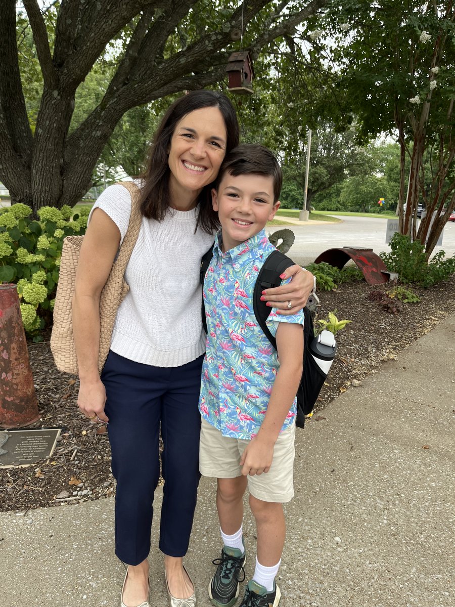 wcsLES's tweet photo. Lipscomb Elementary @wcsLES First Day of School https://t.co/UZ57yki8ri