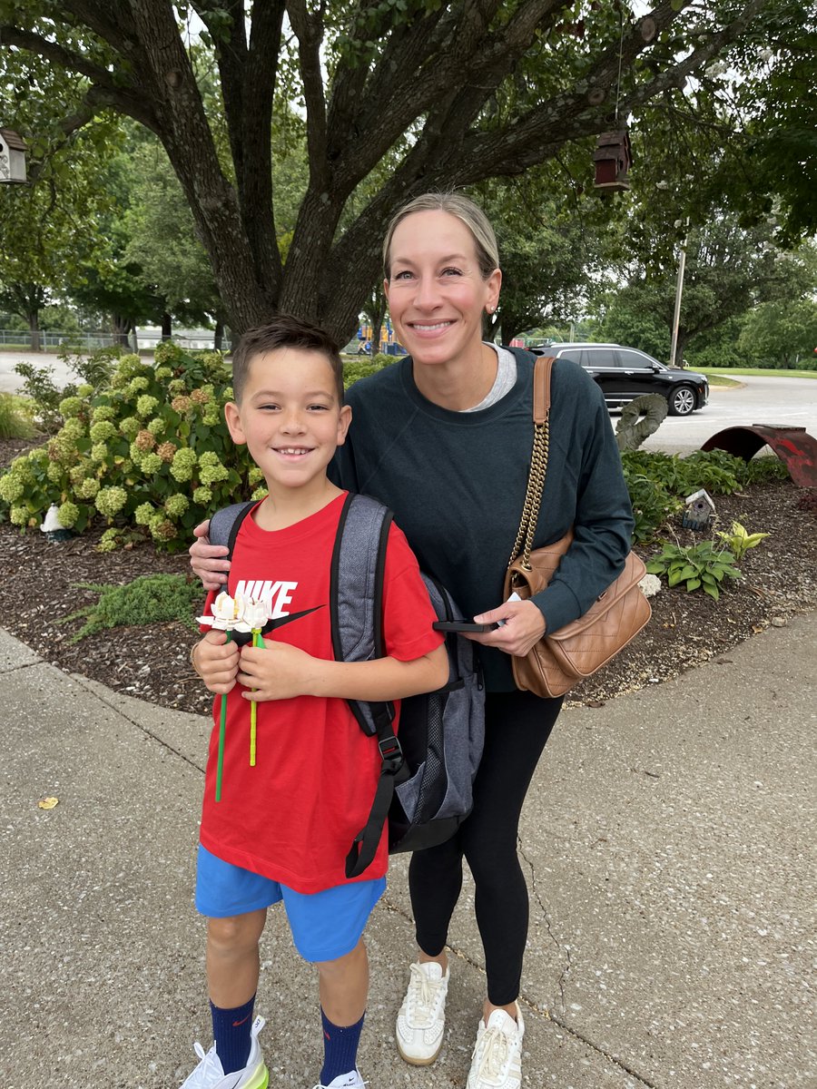 wcsLES's tweet photo. Lipscomb Elementary @wcsLES First Day of School https://t.co/UZ57yki8ri