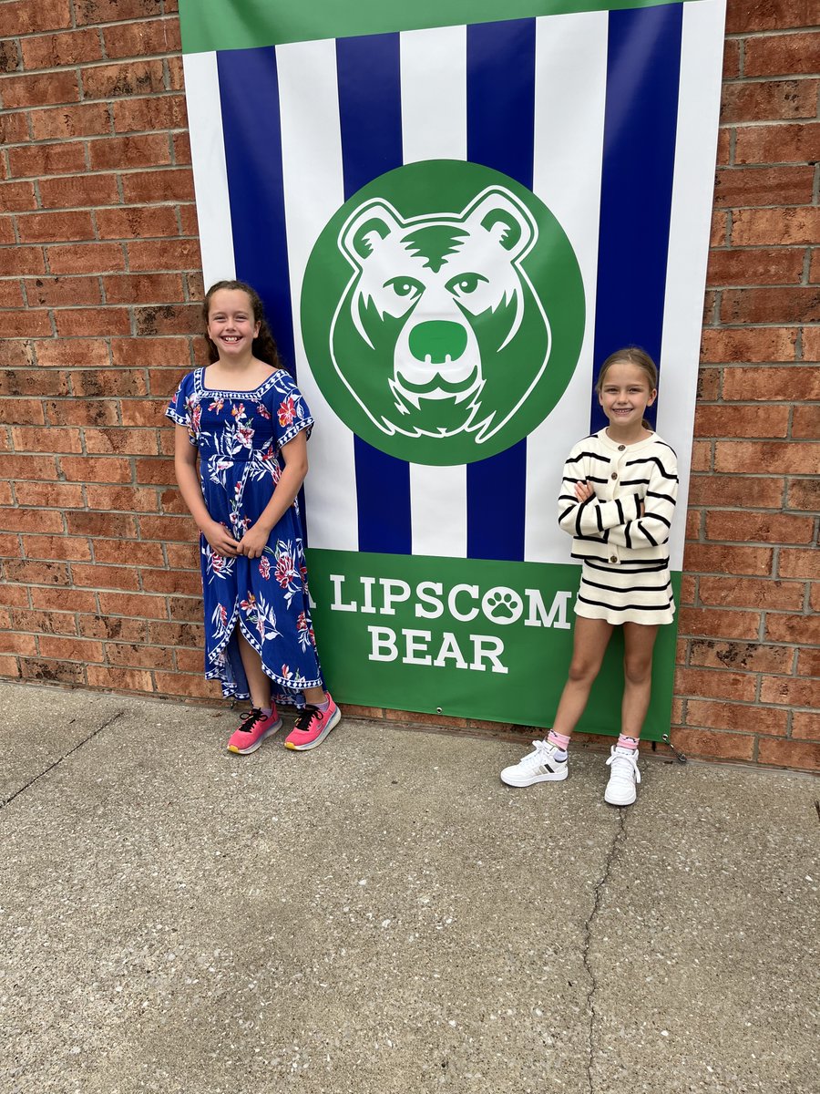 wcsLES's tweet photo. Lipscomb Elementary @wcsLES First Day of School https://t.co/UZ57yki8ri