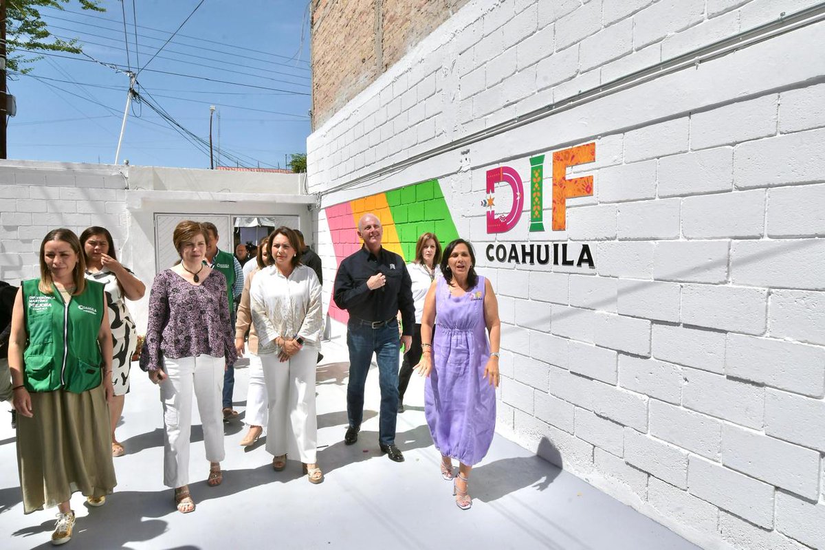 El alcalde Román Alberto Cepeda y la Sra. Selina Bremer, acompañaron a la Sra. Liliana Salinas, presidenta honoraria de DIF Coahuila, a inaugurar el Centro LIBRE para las Mujeres y el Centro de Atención e Integración Familiar.

DIF #SiempreContigo 🩷