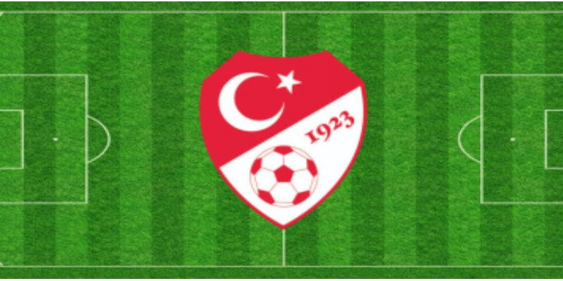 internetegazete's tweet photo. 📍 Süper Lig’de 3 Maç Ertelendi!
Avrupa kupalarındaki Beşiktaş, Fenerbahçe ve Başakşehir maçları nedeniyle ilk hafta karşılaşmaları ileri tarihe alındı.
📲 https://t.co/ktrU8zgMt3
#SüperLig #Erteleme #Beşiktaş #Fenerbahçe #Başakşehir #UEFA #FutbolGündemi #Türkiye https://t.co/pY5EbkI8Xy
