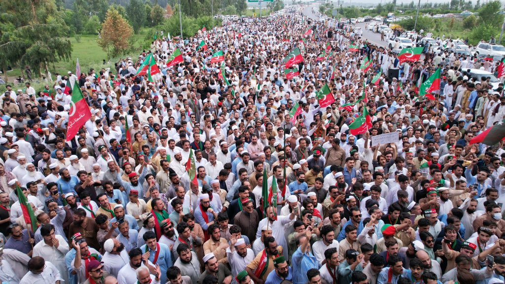 سوات موٹر وے چکدرہ انٹرچینج کے تازہ ترین مناظر

#پرامن_ملک_گیر_تحریک

#خان_کی_کال_مزاحمت_کی_یلغار