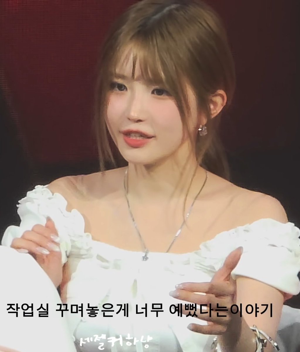 아 이거 쓰레기아니고...
이때남은거 콘때 나눔할것들이에요...
하영이가 기억하는 예쁜생캎!!!
그 굿즈들이 이번 콘때 풀립니다!!
지방에 계셔서 못오셨던분들 이번에 자유롭게 가져가세용~