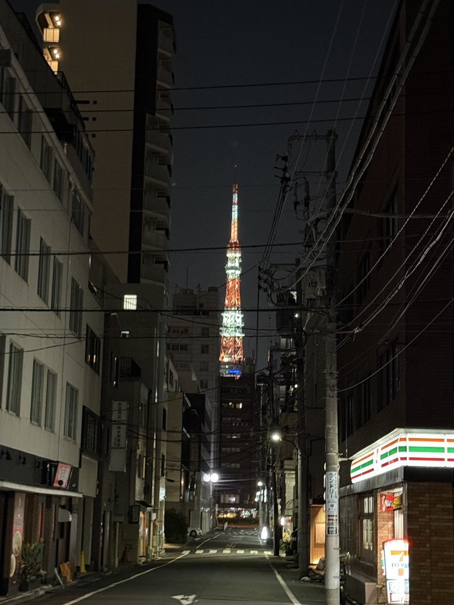 ほぼリアルタイム東京タワー🗼

灯りが灯ってくれてるのはやはりいいよね

消灯やと、それだけでもがっくしくるからなあ

でも、それもその時の気持ち次第かな🥴

さ、明日に向けてパワーもらおう、🗼から