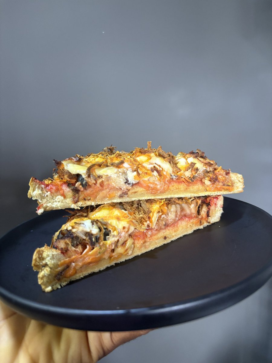 VeeBonbon's tweet photo. I made these for breakfast the other day.
Sort of mini pizza with bread base (slices with butter between and rolled flat) ketchup, shredded carrots, apple bits, spicy chicken shreds and cheese, popped it into the air fryer and boom 💥🤩
It was delicious 🤤 https://t.co/ss5oSPFTWb