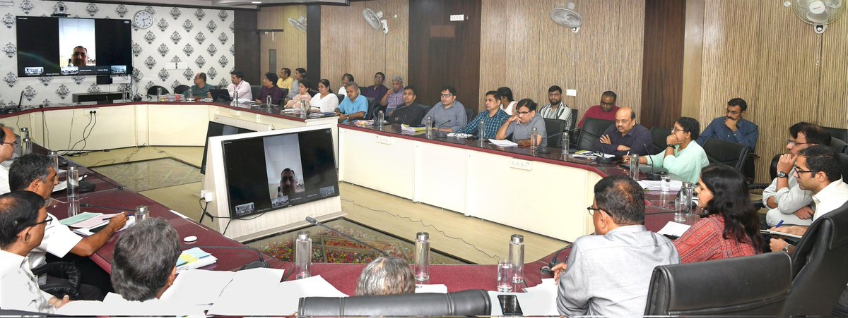 Medical & Health Deptt. Rajasthan (@nhm_rajasthan) on Twitter photo рдкреНрд░рдореБрдЦ рд╢рд╛рд╕рди рд╕рдЪрд┐рд╡ рд╢реНрд░реАрдорддреА рдЧрд╛рдпрддреНрд░реА рд░рд╛рдареМрдбрд╝ рдиреЗ рдордВрдЧрд▓рд╡рд╛рд░ рдХреЛ рдкреНрд░рджреЗрд╢ рдореЗрдВ рд╕реНрд╡рд╛рд╕реНрдереНрдп рд╕реЗрд╡рд╛рдУрдВ рдХреА рд╕рд╛рдкреНрддрд╛рд╣рд┐рдХ рд╕рдореАрдХреНрд╖рд╛ рдмреИрдардХ рд▓реАред
рдЬрд░реНрдЬрд░ рдЪрд┐рдХрд┐рддреНрд╕рд╛ рд╕рдВрд╕реНрдерд╛рдиреЛрдВ рдореЗрдВ рдкреНрд░рд╡реЗрд╢ рдирд┐рд╖реЗрдз, рддрддреНрдХрд╛рд▓ рдорд░рдореНрдордд рдХрд░рд╡рд╛рдиреЗ рдХреЗ рдирд┐рд░реНрджреЗрд╢
рдореМрд╕рдореА рдмреАрдорд╛рд░рд┐рдпреЛрдВ рдХреЗ рд╕рдВрдмрдВрдз рдореЗрдВ рдЕрдзрд┐рдХ рдкреНрд░рднрд╛рд╡рд┐рдд рдХреНрд╖реЗрддреНрд░реЛрдВ рдореЗрдВ рд╕рдШрди рд╕реНрдХреНрд░реАрдирд┐рдВрдЧ рдХрд░реЗрдВ
<a href="/DIPRRajasthan/">рд╕реВрдЪрдирд╛ рдПрд╡рдВ рдЬрдирд╕рдореНрдкрд░реНрдХ рд╡рд┐рднрд╛рдЧ, рд░рд╛рдЬрд╕реНрдерд╛рди рд╕рд░рдХрд╛рд░</a> рдкреНрд░рдореБрдЦ рд╢рд╛рд╕рди рд╕рдЪрд┐рд╡ рд╢реНрд░реАрдорддреА рдЧрд╛рдпрддреНрд░реА рд░рд╛рдареМрдбрд╝ рдиреЗ рдордВрдЧрд▓рд╡рд╛рд░ рдХреЛ рдкреНрд░рджреЗрд╢ рдореЗрдВ рд╕реНрд╡рд╛рд╕реНрдереНрдп рд╕реЗрд╡рд╛рдУрдВ рдХреА рд╕рд╛рдкреНрддрд╛рд╣рд┐рдХ рд╕рдореАрдХреНрд╖рд╛ рдмреИрдардХ рд▓реАред
рдЬрд░реНрдЬрд░ рдЪрд┐рдХрд┐рддреНрд╕рд╛ рд╕рдВрд╕реНрдерд╛рдиреЛрдВ рдореЗрдВ рдкреНрд░рд╡реЗрд╢ рдирд┐рд╖реЗрдз, рддрддреНрдХрд╛рд▓ рдорд░рдореНрдордд рдХрд░рд╡рд╛рдиреЗ рдХреЗ рдирд┐рд░реНрджреЗрд╢
рдореМрд╕рдореА рдмреАрдорд╛рд░рд┐рдпреЛрдВ рдХреЗ рд╕рдВрдмрдВрдз рдореЗрдВ рдЕрдзрд┐рдХ рдкреНрд░рднрд╛рд╡рд┐рдд рдХреНрд╖реЗрддреНрд░реЛрдВ рдореЗрдВ рд╕рдШрди рд╕реНрдХреНрд░реАрдирд┐рдВрдЧ рдХрд░реЗрдВ
<a href="/DIPRRajasthan/">рд╕реВрдЪрдирд╛ рдПрд╡рдВ рдЬрдирд╕рдореНрдкрд░реНрдХ рд╡рд┐рднрд╛рдЧ, рд░рд╛рдЬрд╕реНрдерд╛рди рд╕рд░рдХрд╛рд░</a>