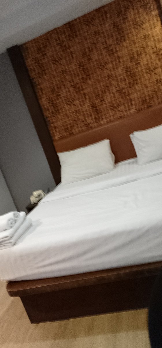 หาห้องแอร์เย็นๆนอนพักร่างสักหน่อย