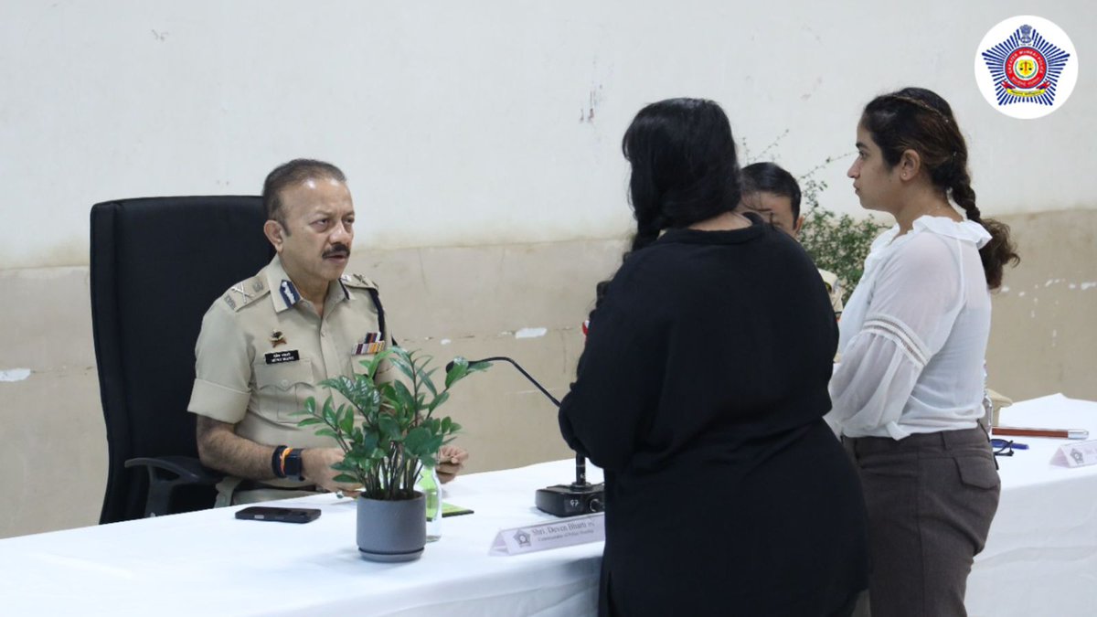 Every Tuesday at 3:30 PM, I look forward to hearing your grievances at the Mumbai Police Headquarters.

No appointment needed.  

#MeetCPonTuesday