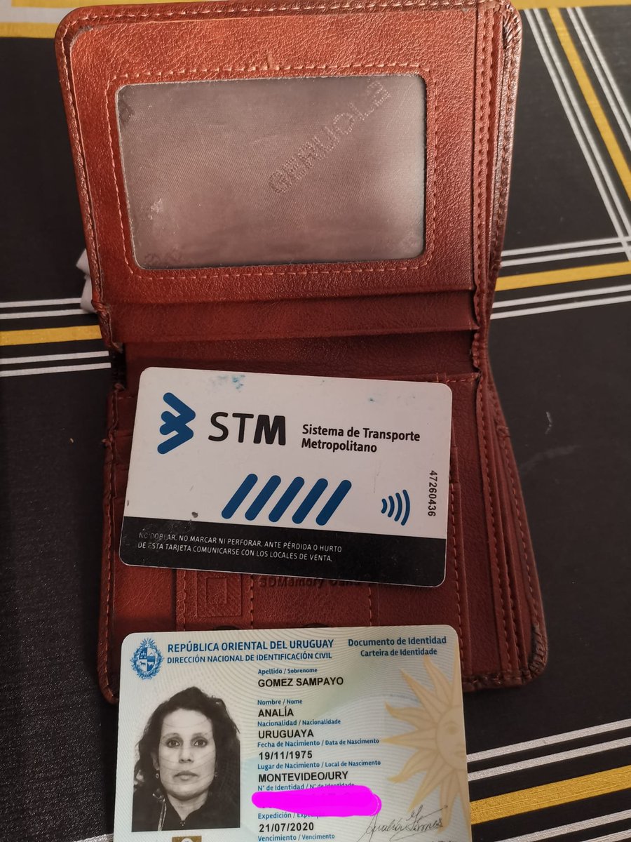 tatiigarzab's tweet photo. Una amiga encontró estos documentos en L.A de Herrera y Av. Italia, Montevideo.
Se agradece rt para llegar a ella.
Si la conocen se comunican conmigo que les paso el número. 
Gracias 🥰 https://t.co/ooivH0GJ7Z