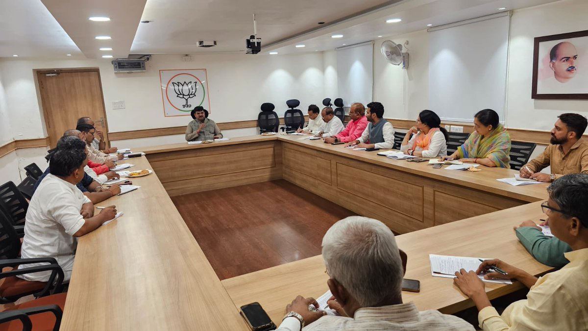 Harshvardhan Singh (@bjpharshvardhan) on Twitter photo आज प्रदेश मुख्यालय पर "हर घर तिरंगा" अभियान की योजना के निमित्त संगठनात्मक बैठक में प्रदेश महामंत्री संगठन आदरणीय <a href="/idharampalsingh/">Dharampal Singh</a> जी का मार्गदर्शन मिला । आज प्रदेश मुख्यालय पर "हर घर तिरंगा" अभियान की योजना के निमित्त संगठनात्मक बैठक में प्रदेश महामंत्री संगठन आदरणीय <a href="/idharampalsingh/">Dharampal Singh</a> जी का मार्गदर्शन मिला ।