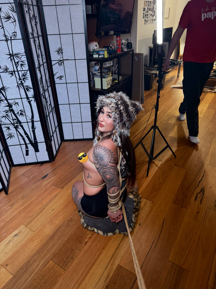 Raine Vyxen🖤 tweet media