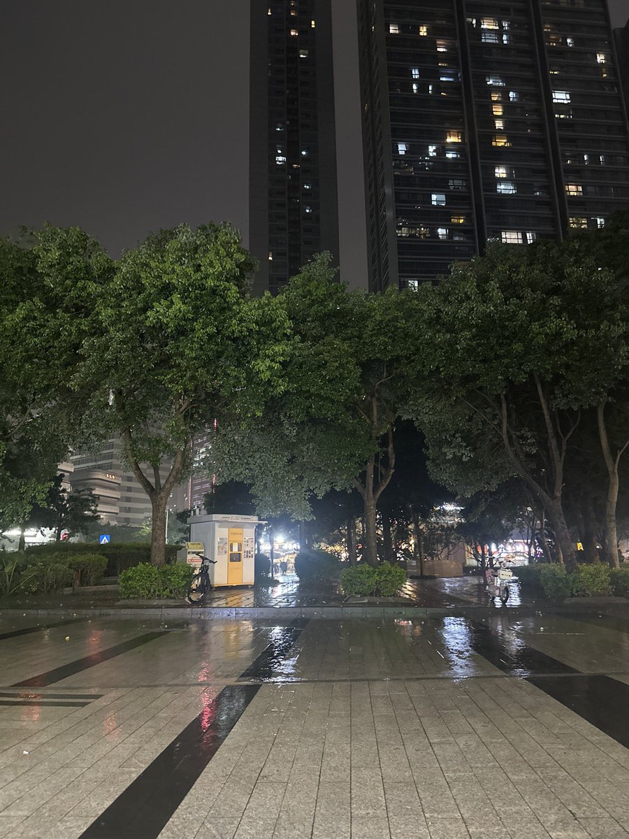 感受到了深圳的雨季，真是下不完啊