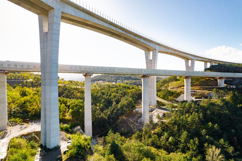 Slovenia - Second phase doubling the line serving the port of Koper has been completed. This marks a major milestone in developing the modern second-track railway line between Divača and Koper, Slovenia's only access to the sea !
👉 mediarail.wordpress.com/rail-europe-ne… #Railways #Europe