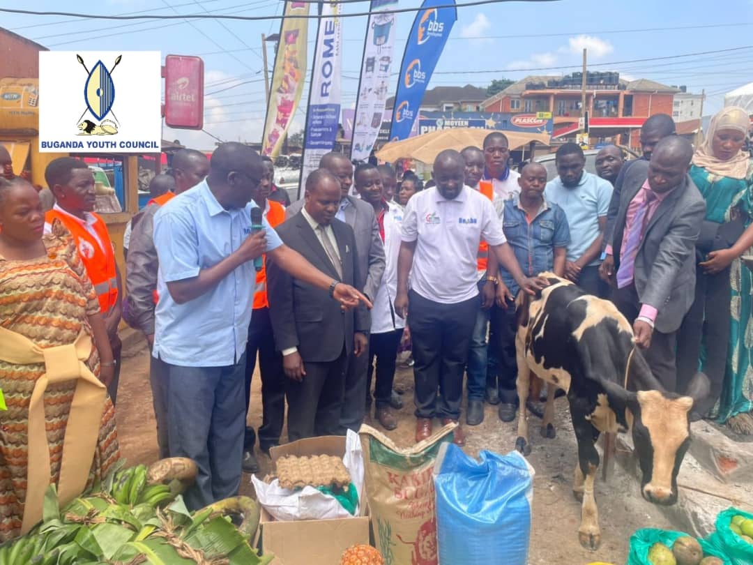 Buganda Youth Council (@bugandayouthc) on Twitter photo Bulungibwansi w'Amatikkira ga Kabaka ag'emyaka 32 ku katale e Nankulabye, yategekebwa abakulembeze b'abavubuka mu Buganda ne abaami ba Ssaabasajja mu Kyadonddo, Oweek Israel Kazibwe ye yali omugenyi omukulu, Kaggwa Reckon ne Kabiito Andrew baaliwo ku lwa BYC. <a href="/Bagandatweepsss/">BAGANDA ON ŤWÌTTER</a> Bulungibwansi w'Amatikkira ga Kabaka ag'emyaka 32 ku katale e Nankulabye, yategekebwa abakulembeze b'abavubuka mu Buganda ne abaami ba Ssaabasajja mu Kyadonddo, Oweek Israel Kazibwe ye yali omugenyi omukulu, Kaggwa Reckon ne Kabiito Andrew baaliwo ku lwa BYC. <a href="/Bagandatweepsss/">BAGANDA ON ŤWÌTTER</a>
