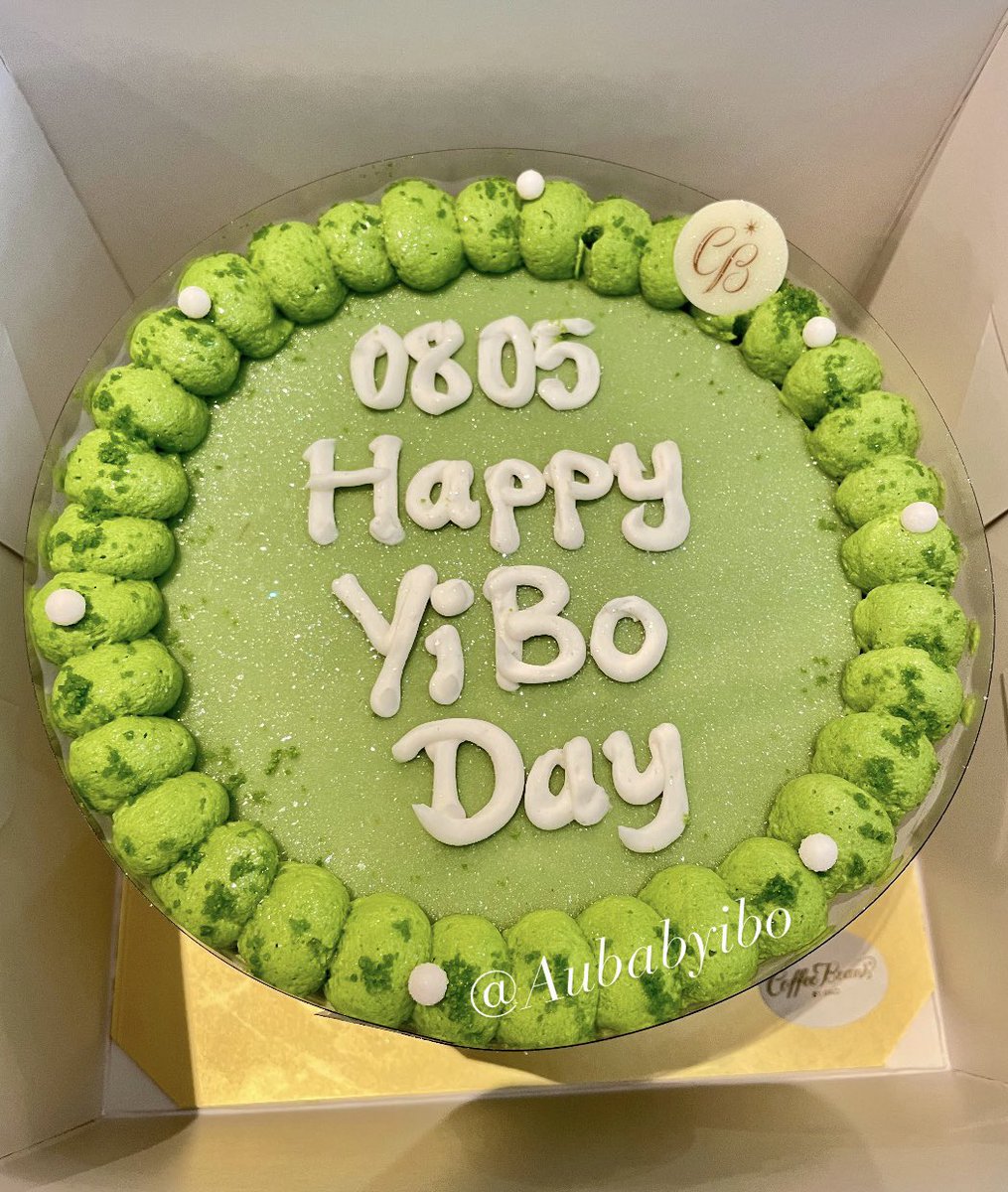 Aubabyibo's tweet photo. น้องป๋อมาช่วยกิมเค้กเลยนะ😅🎂💚

HAPPY YIBO DAY
#28thWangYiBoBirthday https://t.co/50W4aeeGmp