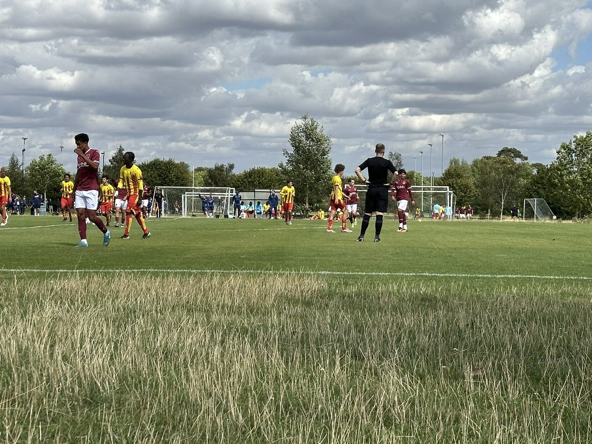 Midweek football fix watching #watfordfc U18s and U16s less than 10 minutes from my house. Ideal. Micah Hyde here watching. Nasty injury for a decent looking left winger, a left back with a monster long throw and a nice equaliser on the volley from the 12.